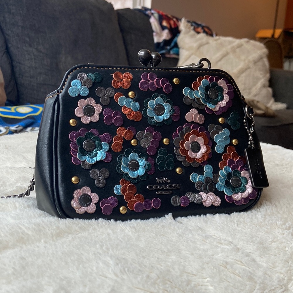 PEARL KISSLOCK CROSSBODY WITH LEATHER SEQUINS COACH